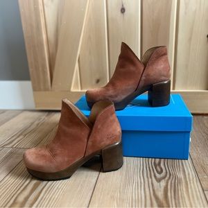 Calou Stockholm Nubuck Suede Bootie